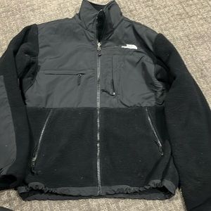 Classic black men’s North Face fleece